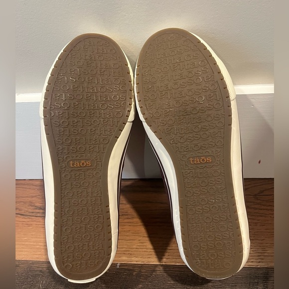 NWT Taos Top Star Canvas Sneaker; Size 7 - Picture 7 of 7